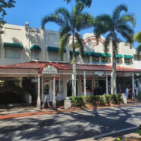 Macrossan House Boutique Holiday Apartments Port Douglas Exterior photo