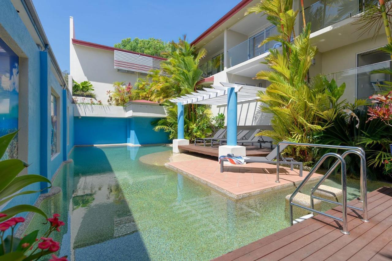 Macrossan House Boutique Holiday Apartments Port Douglas Exterior photo