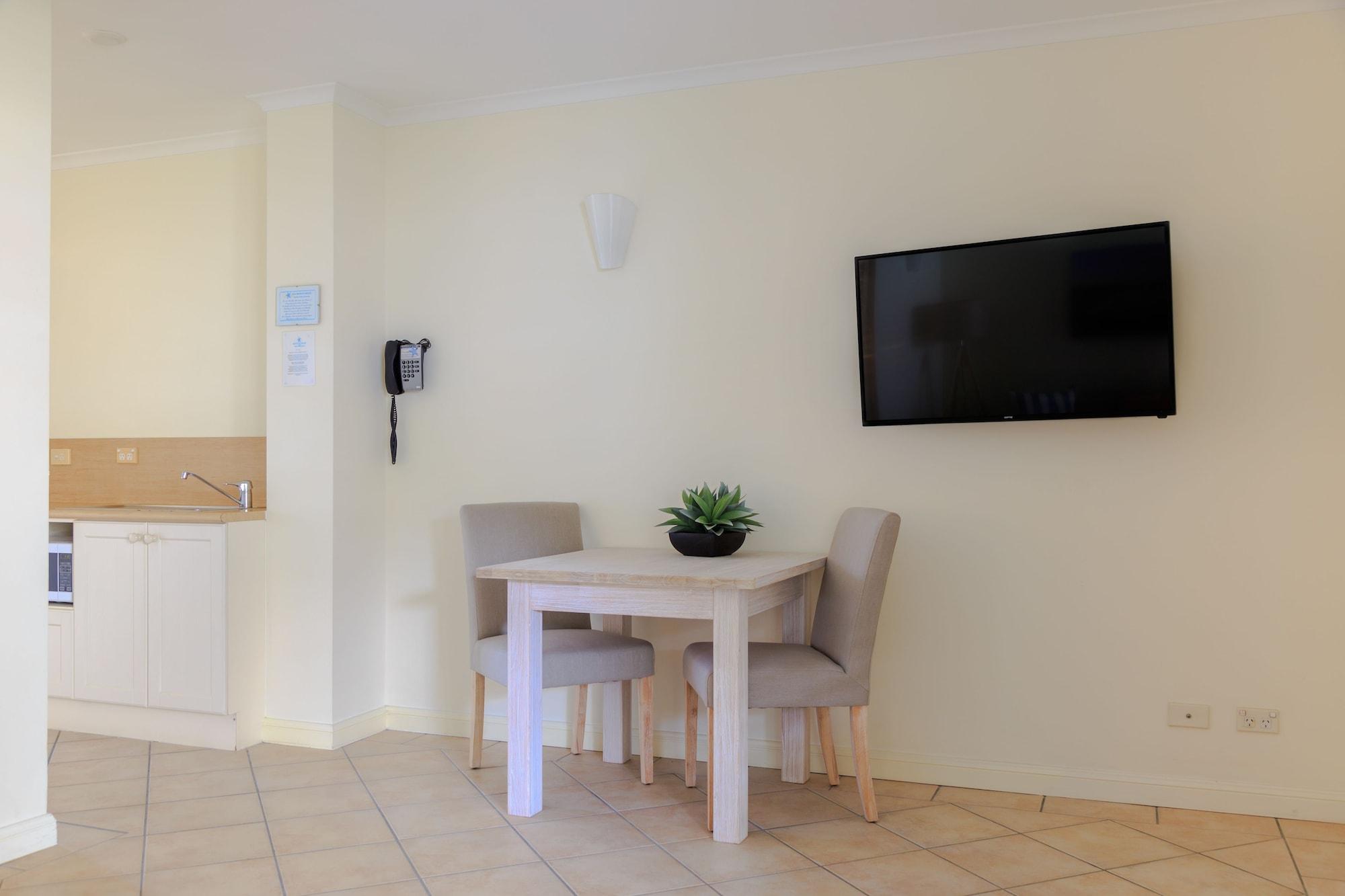 Macrossan House Boutique Holiday Apartments Port Douglas Exterior photo