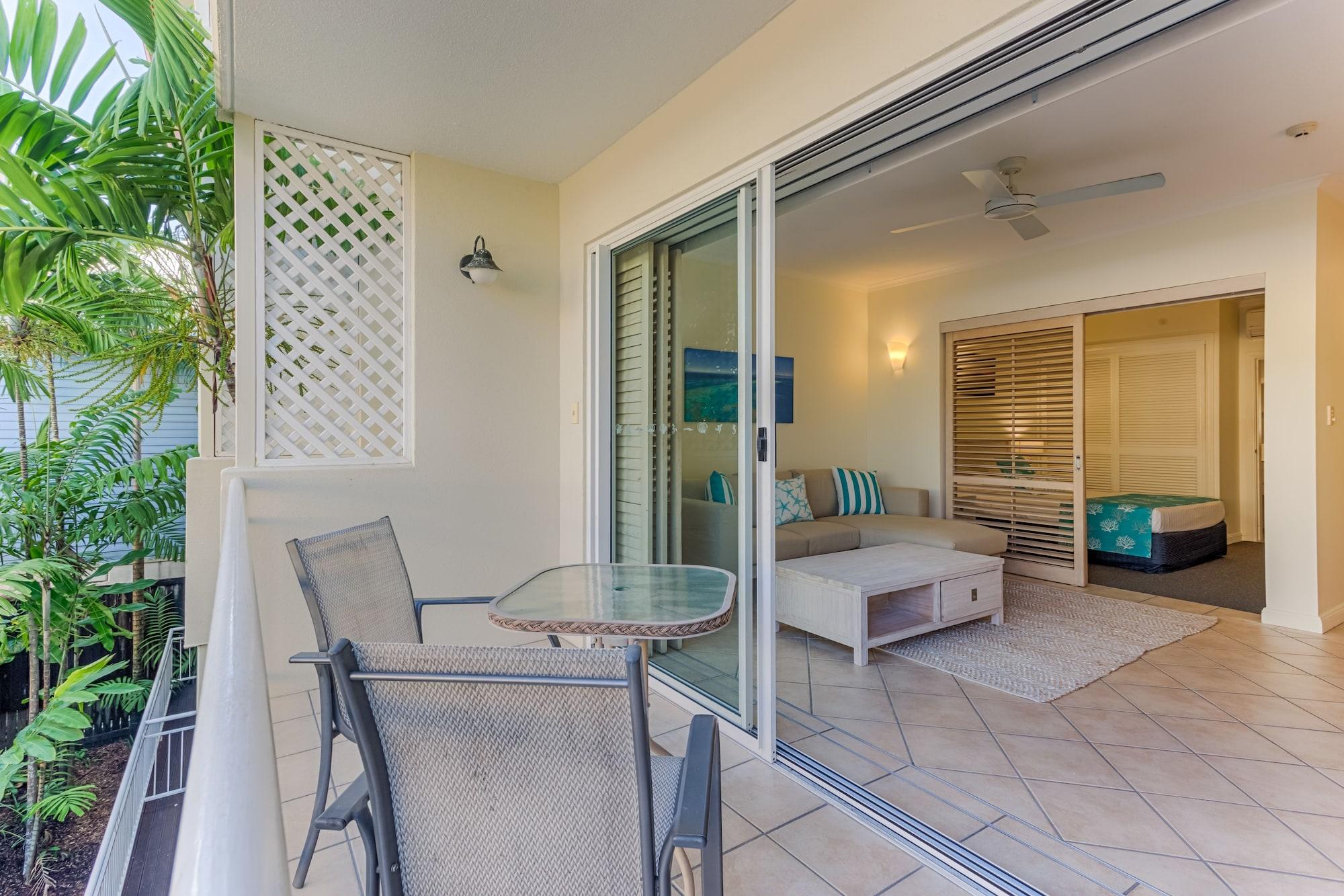 Macrossan House Boutique Holiday Apartments Port Douglas Exterior photo