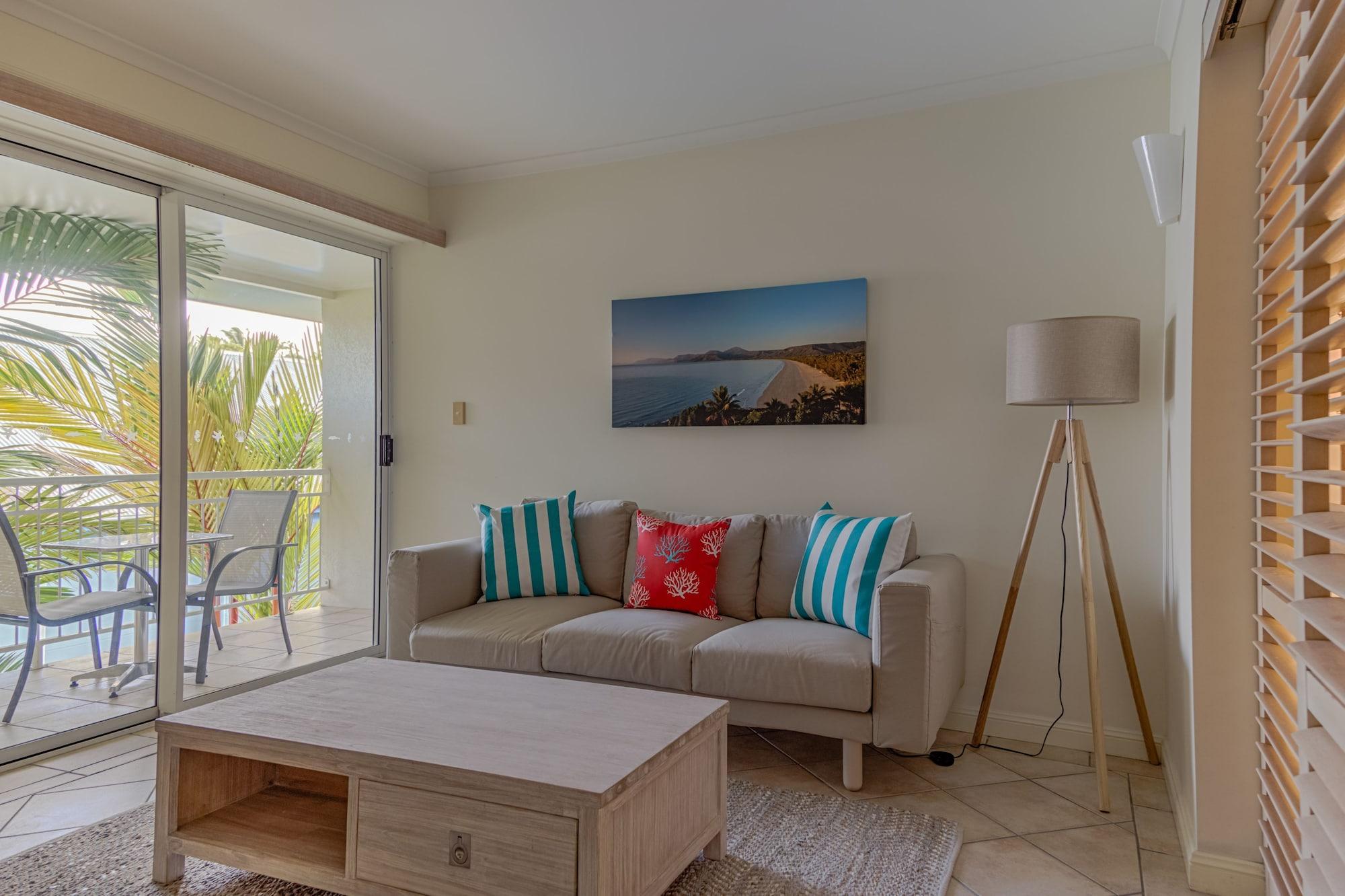 Macrossan House Boutique Holiday Apartments Port Douglas Exterior photo
