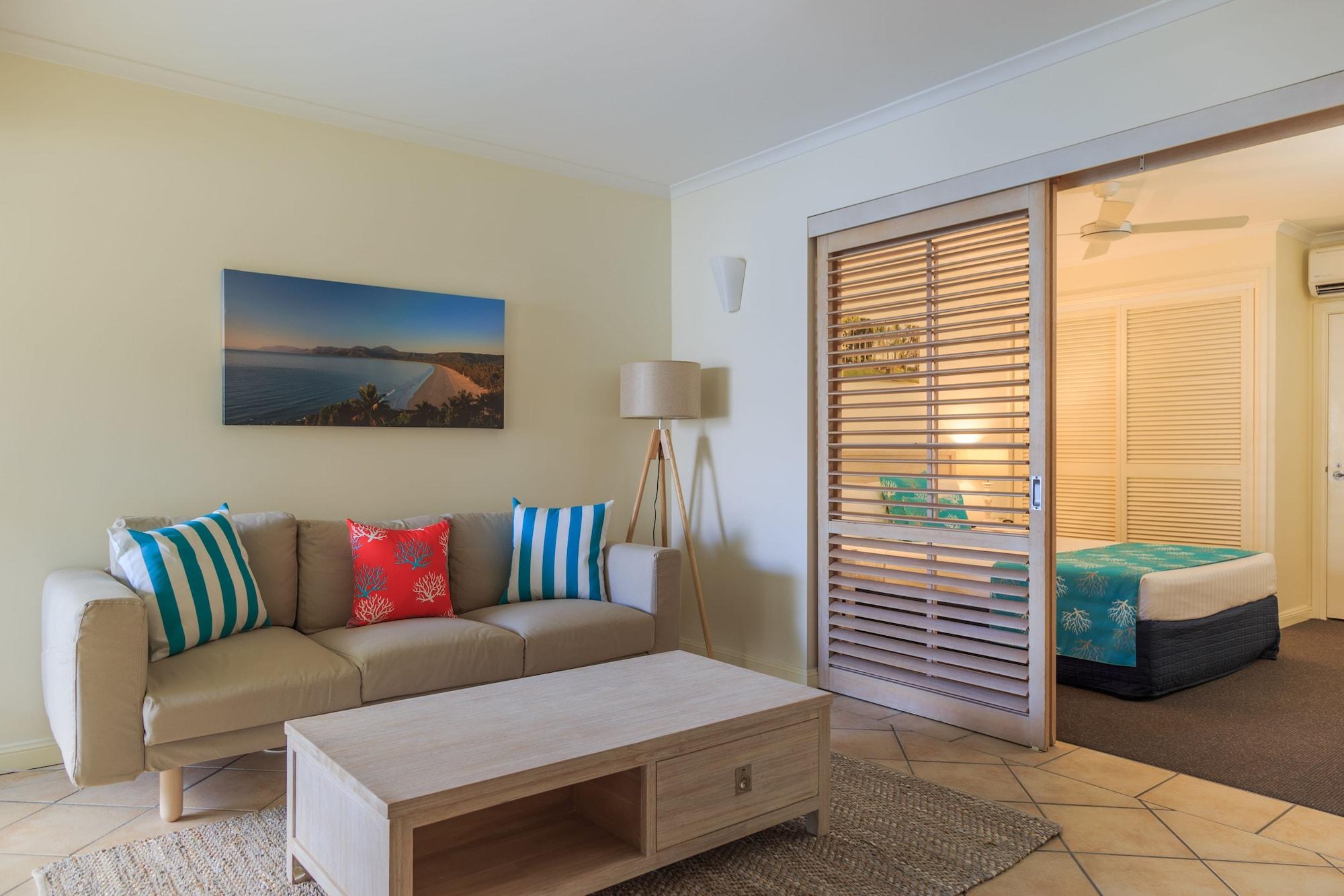 Macrossan House Boutique Holiday Apartments Port Douglas Exterior photo