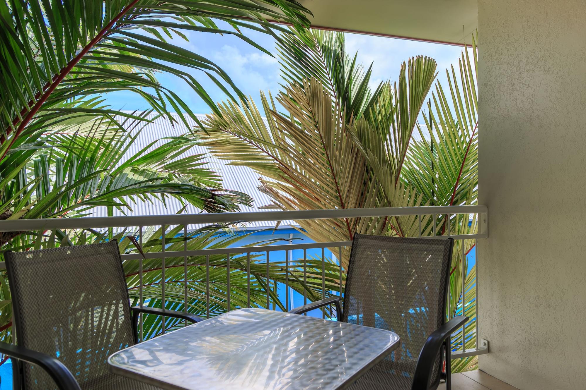 Macrossan House Boutique Holiday Apartments Port Douglas Exterior photo