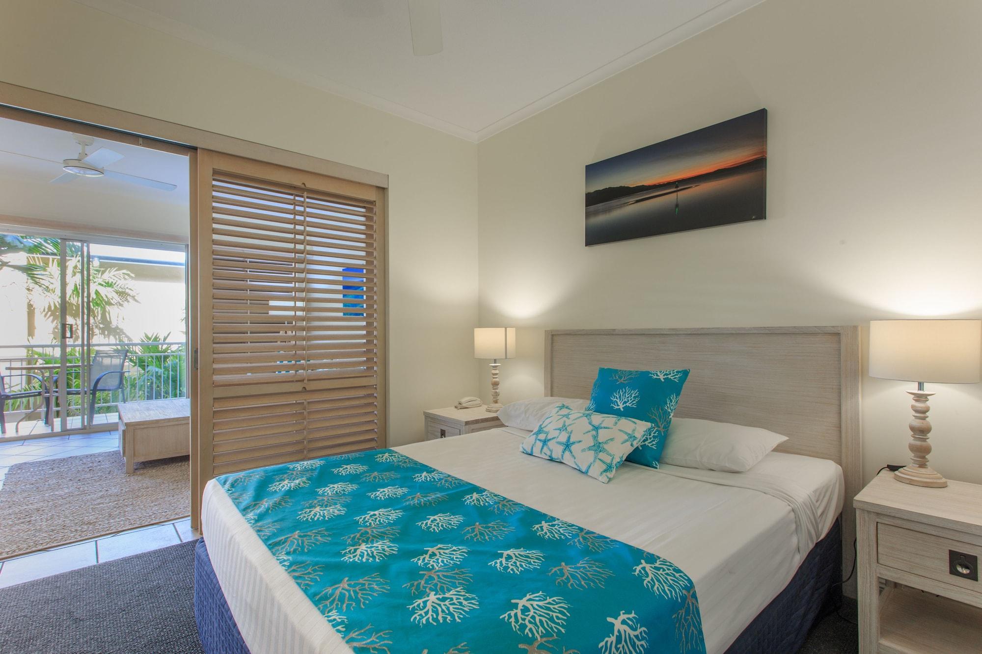 Macrossan House Boutique Holiday Apartments Port Douglas Exterior photo