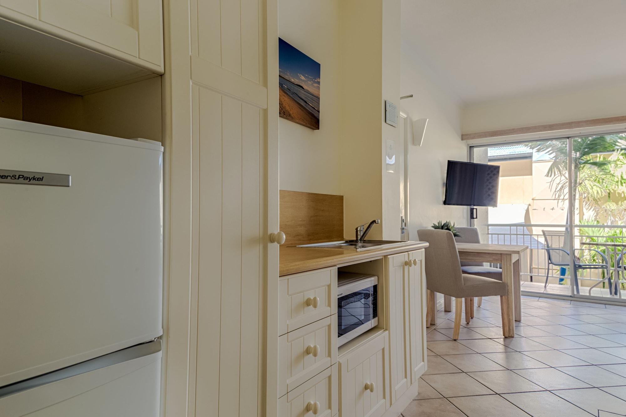 Macrossan House Boutique Holiday Apartments Port Douglas Exterior photo