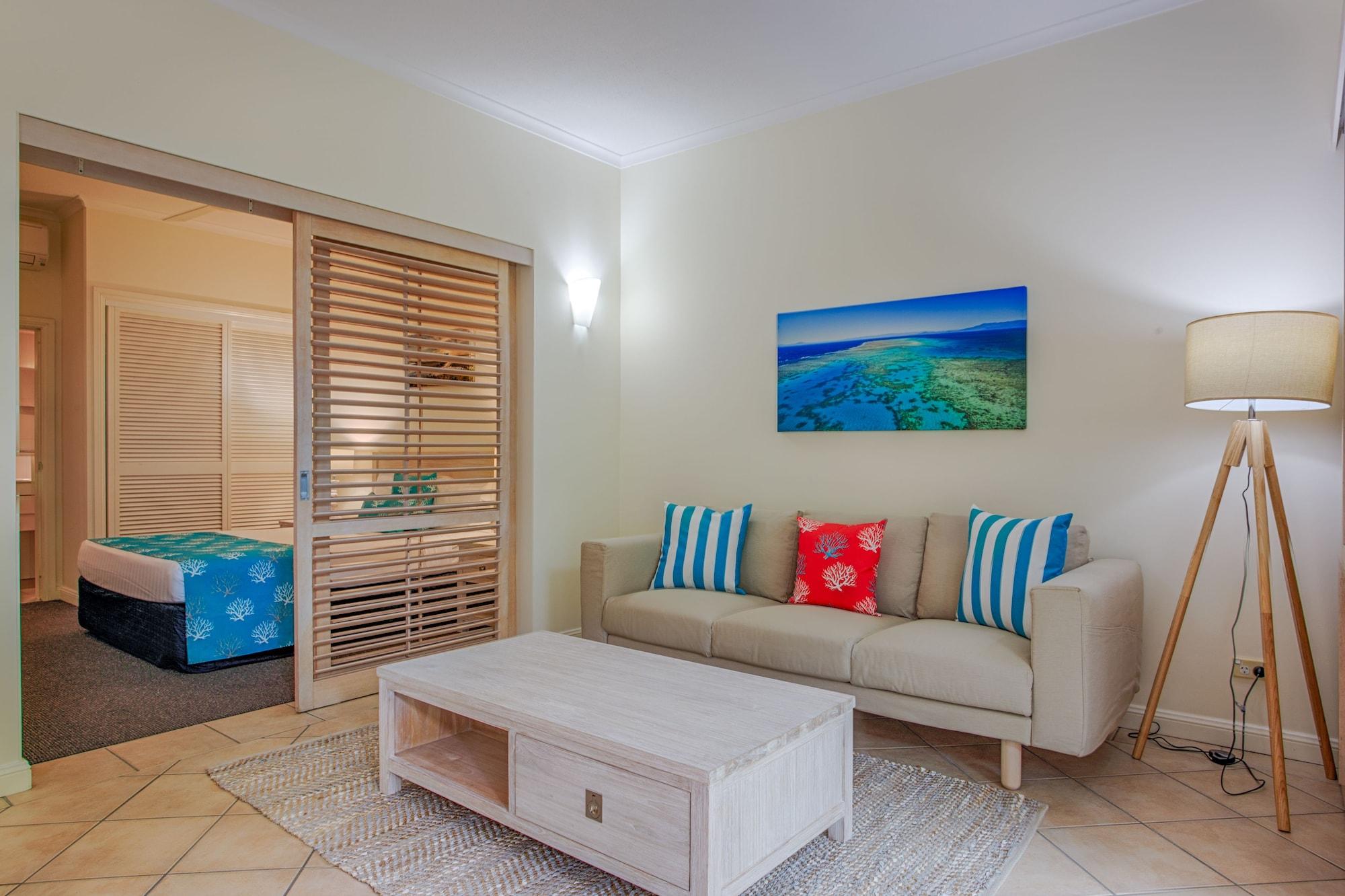 Macrossan House Boutique Holiday Apartments Port Douglas Exterior photo