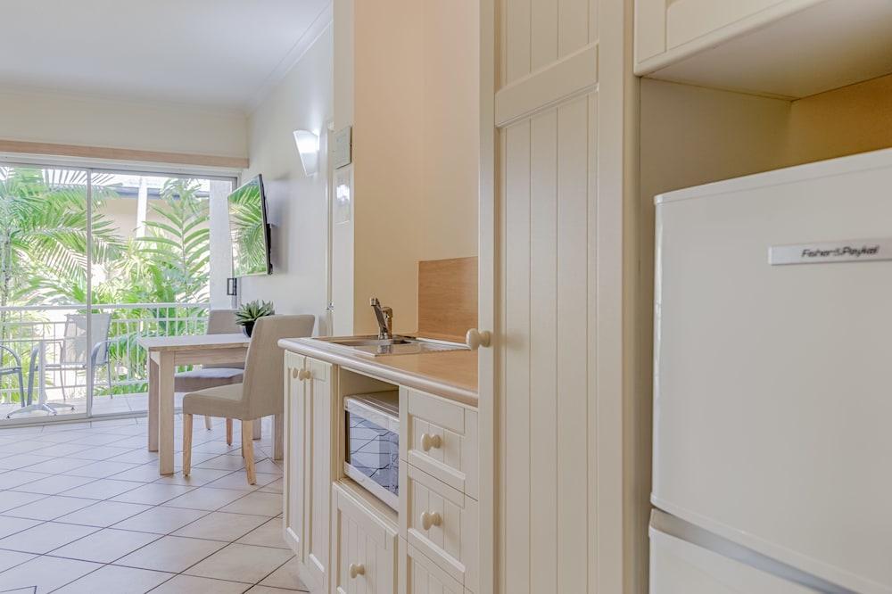 Macrossan House Boutique Holiday Apartments Port Douglas Exterior photo