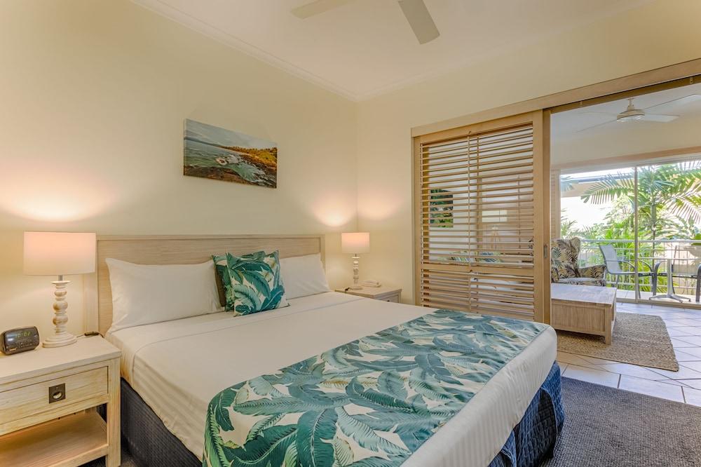 Macrossan House Boutique Holiday Apartments Port Douglas Exterior photo