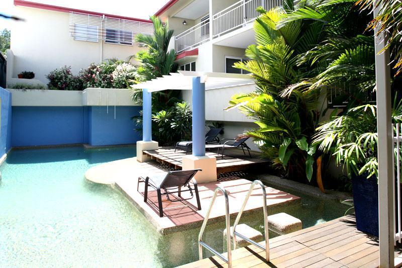 Macrossan House Boutique Holiday Apartments Port Douglas Exterior photo