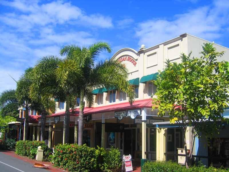Macrossan House Boutique Holiday Apartments Port Douglas Exterior photo