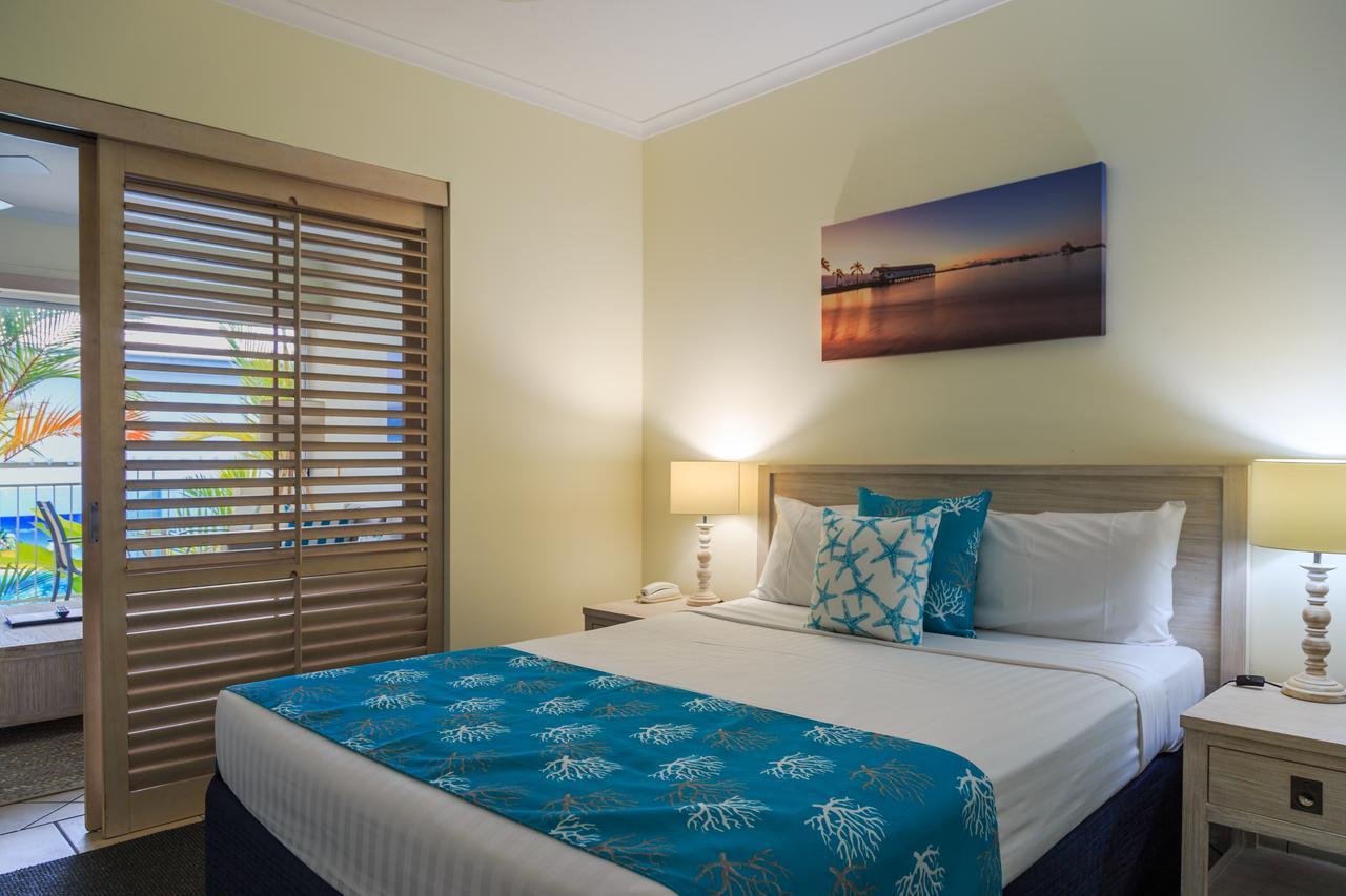 Macrossan House Boutique Holiday Apartments Port Douglas Exterior photo