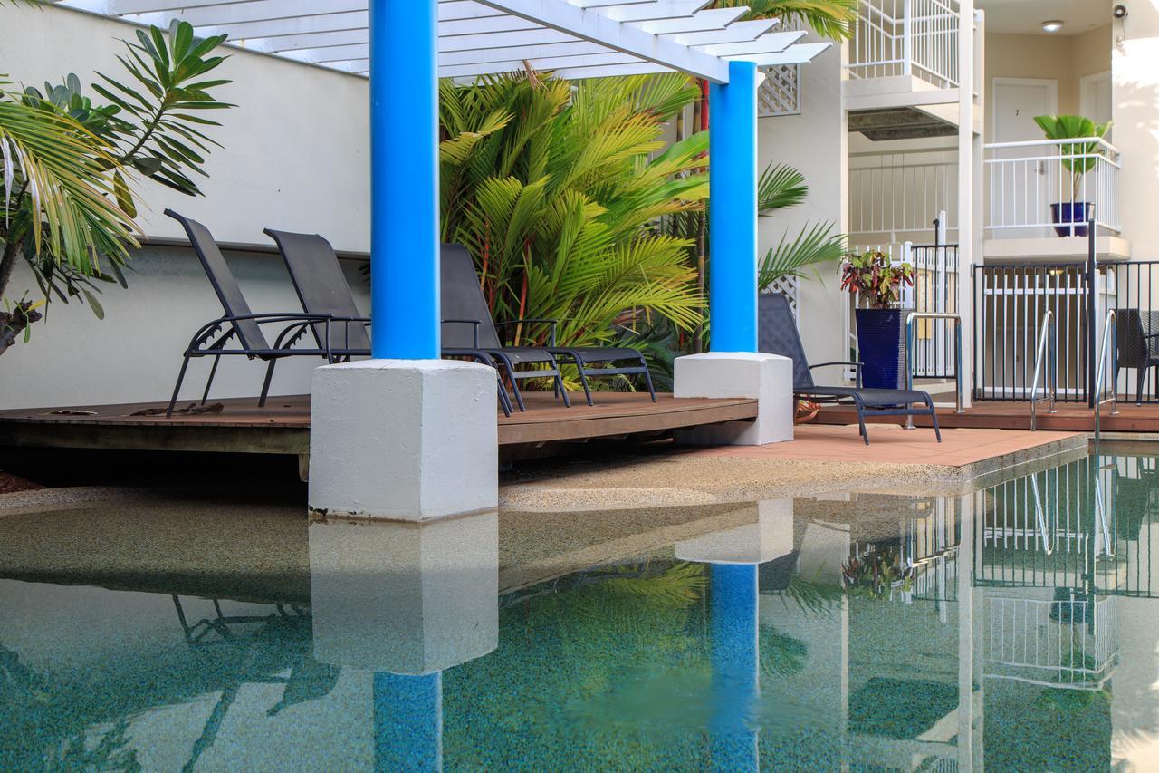Macrossan House Boutique Holiday Apartments Port Douglas Exterior photo