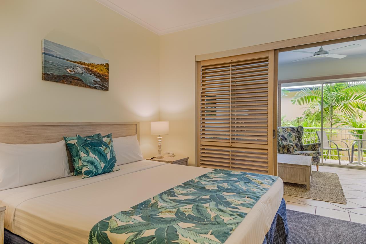 Macrossan House Boutique Holiday Apartments Port Douglas Exterior photo