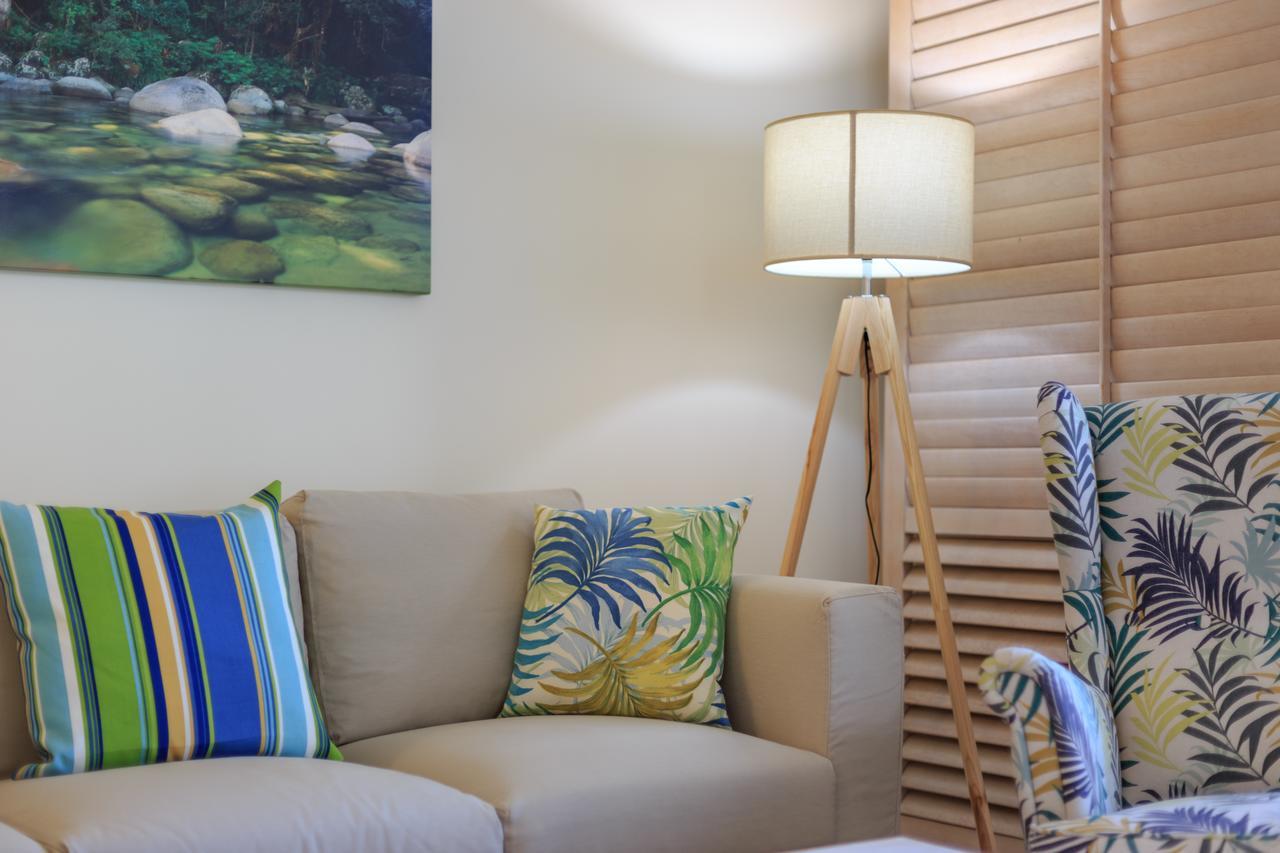 Macrossan House Boutique Holiday Apartments Port Douglas Exterior photo