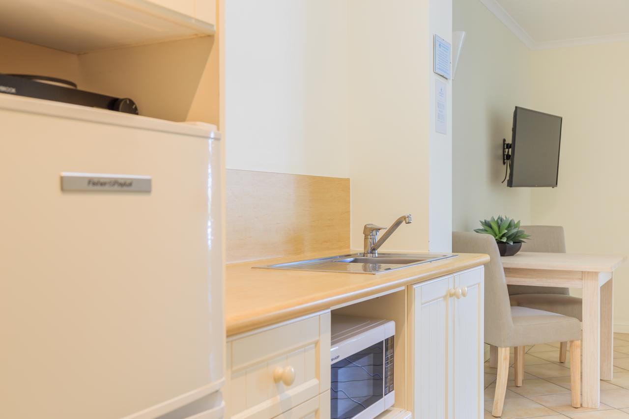 Macrossan House Boutique Holiday Apartments Port Douglas Exterior photo