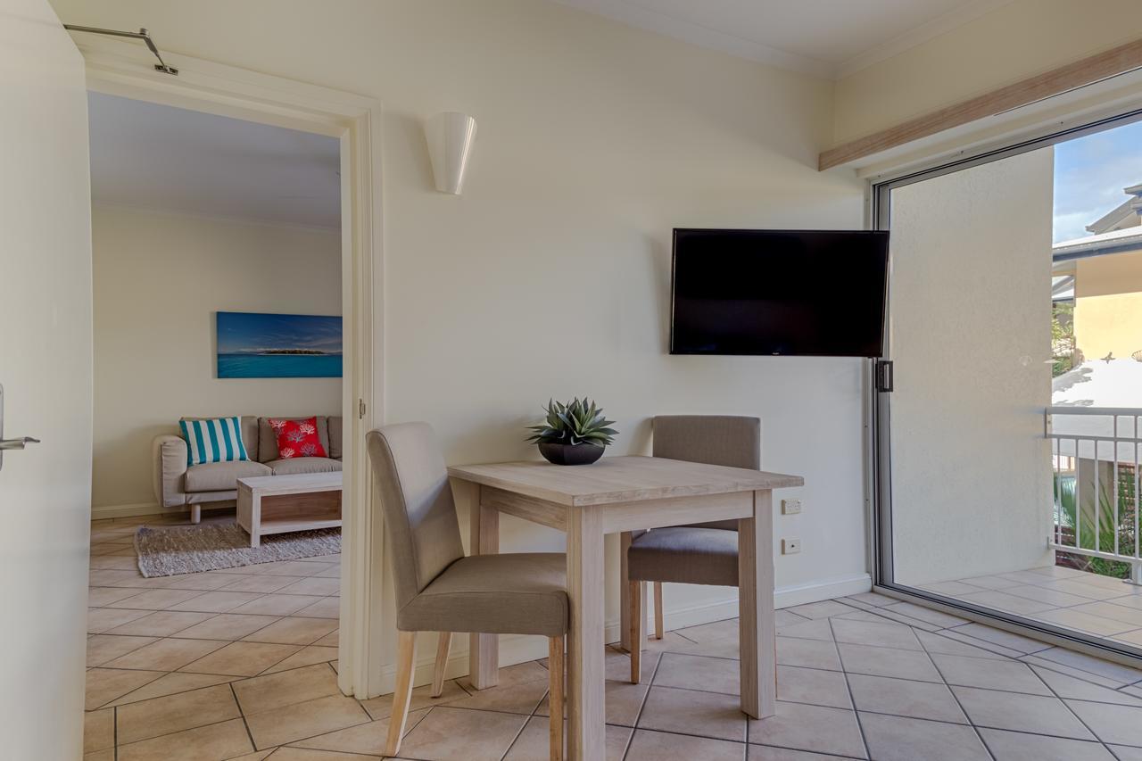 Macrossan House Boutique Holiday Apartments Port Douglas Exterior photo