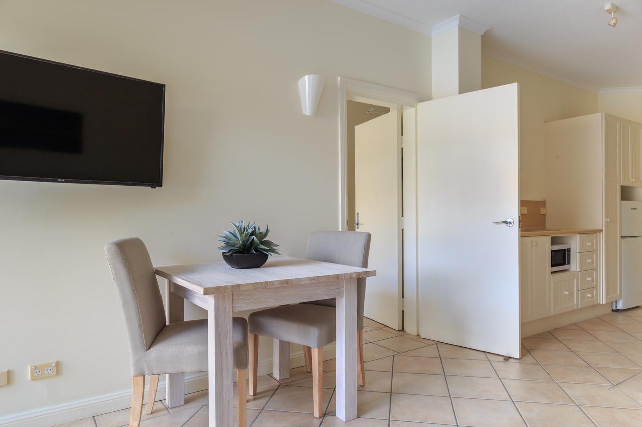 Macrossan House Boutique Holiday Apartments Port Douglas Exterior photo