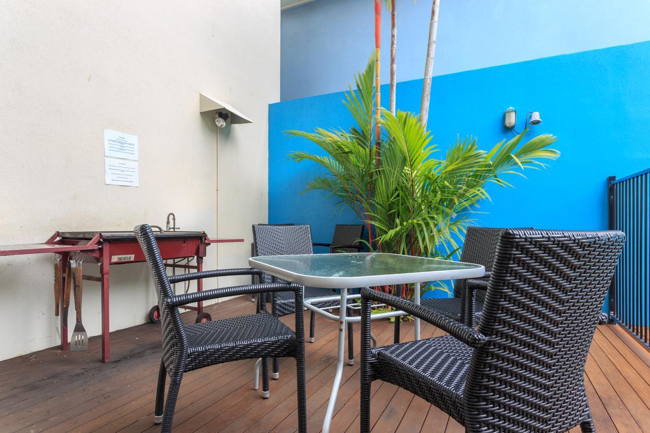 Macrossan House Boutique Holiday Apartments Port Douglas Exterior photo