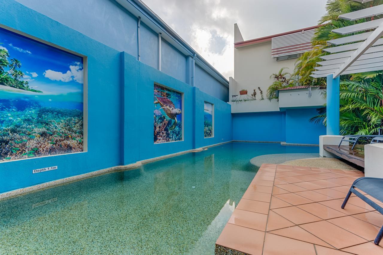 Macrossan House Boutique Holiday Apartments Port Douglas Exterior photo