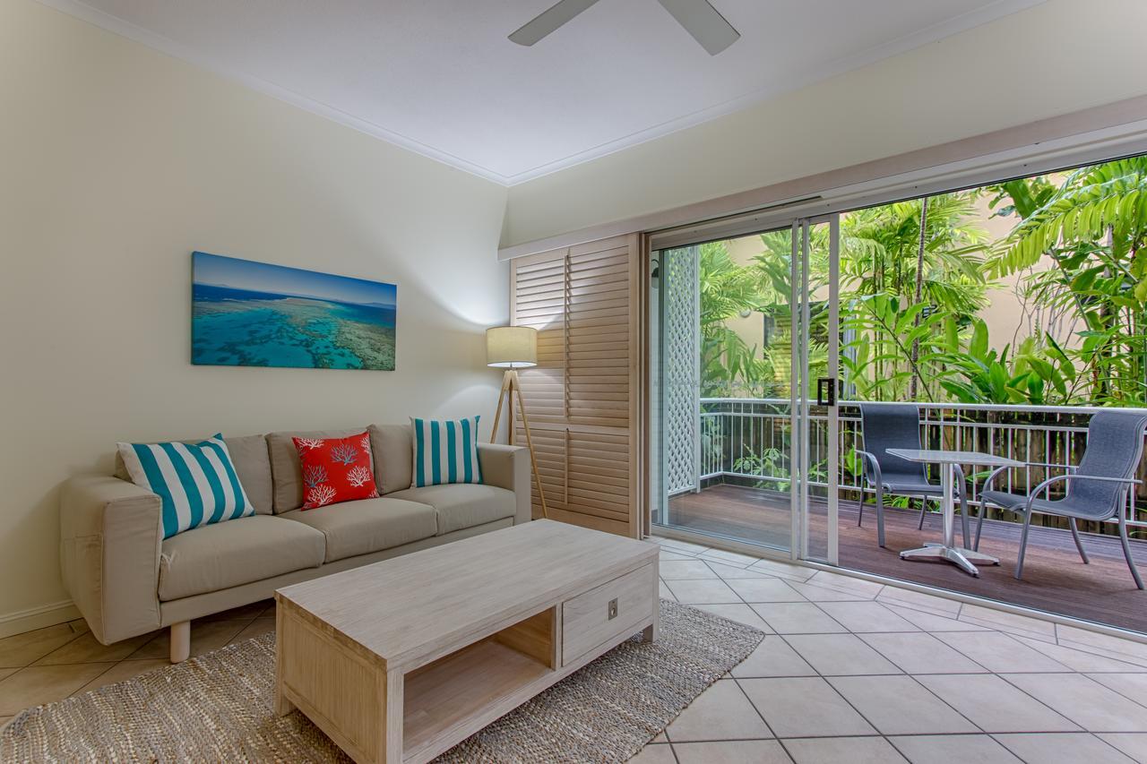 Macrossan House Boutique Holiday Apartments Port Douglas Exterior photo