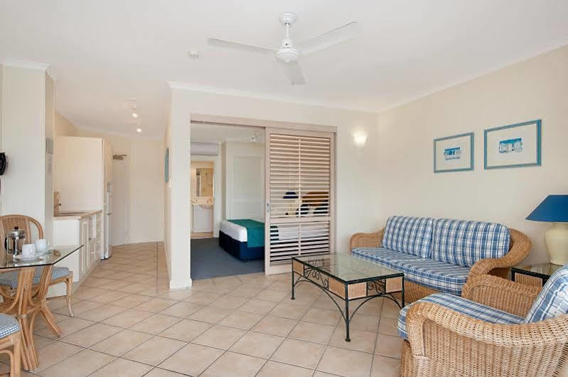 Macrossan House Boutique Holiday Apartments Port Douglas Exterior photo