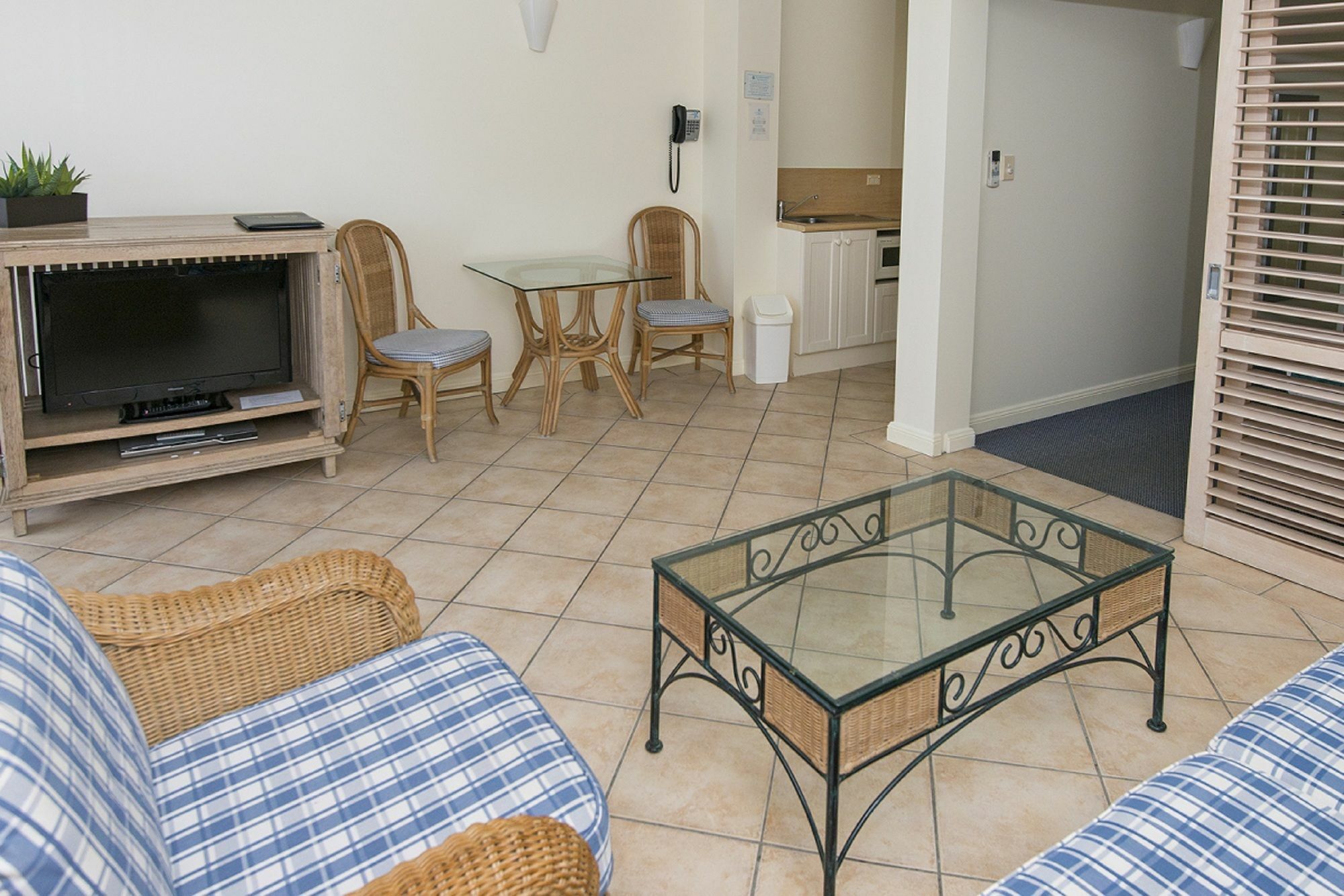 Macrossan House Boutique Holiday Apartments Port Douglas Exterior photo
