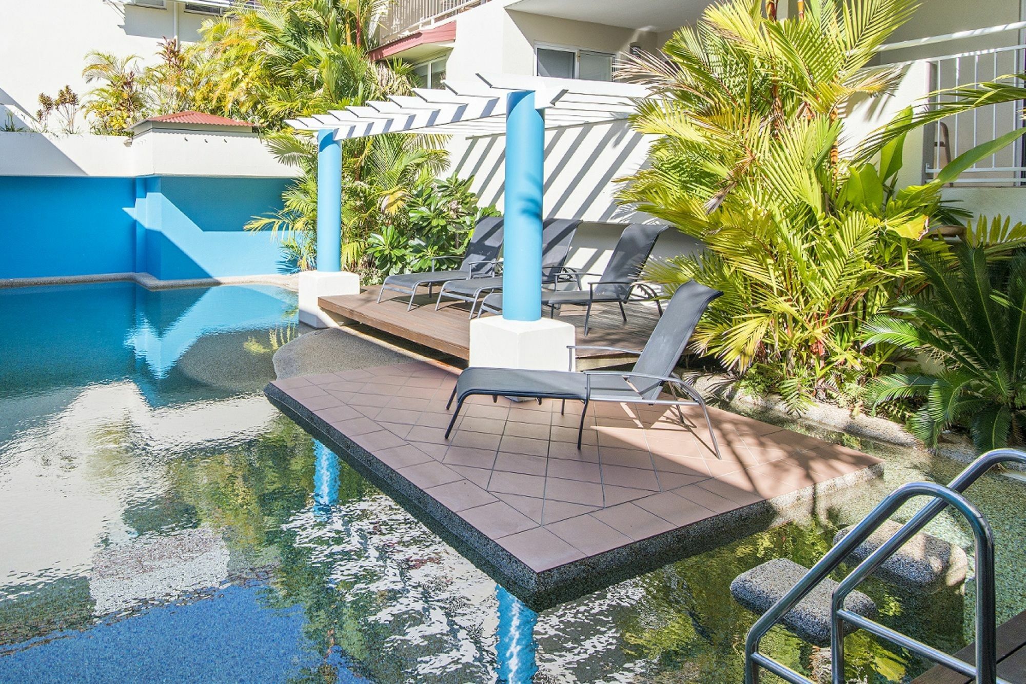 Macrossan House Boutique Holiday Apartments Port Douglas Exterior photo