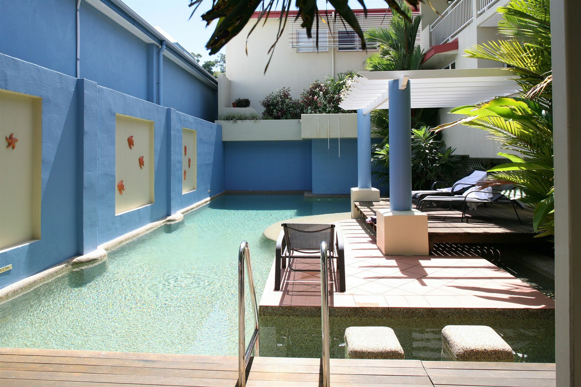 Macrossan House Boutique Holiday Apartments Port Douglas Exterior photo