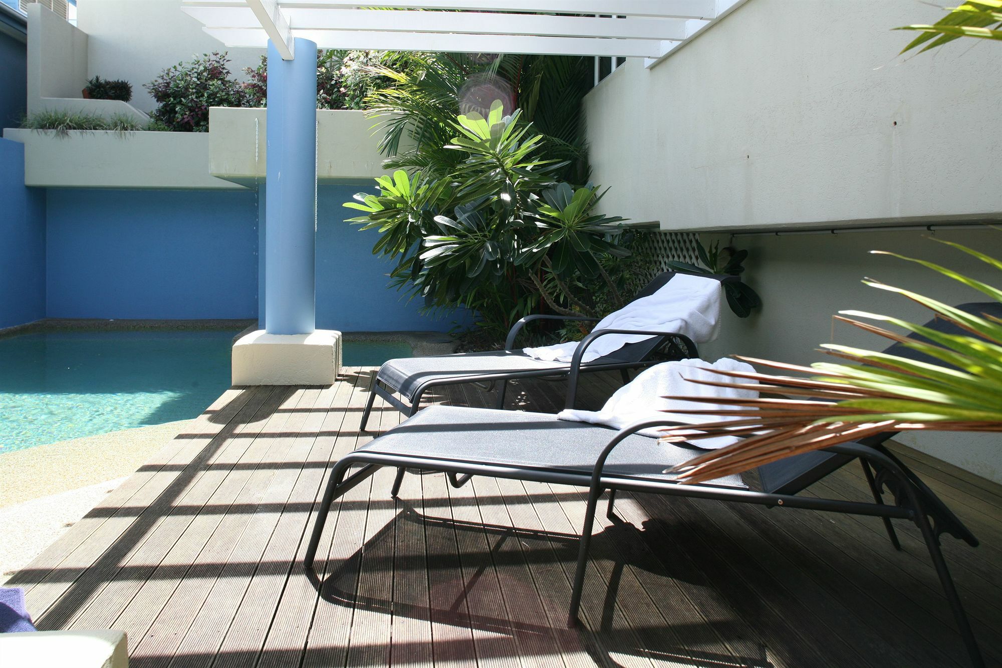 Macrossan House Boutique Holiday Apartments Port Douglas Exterior photo