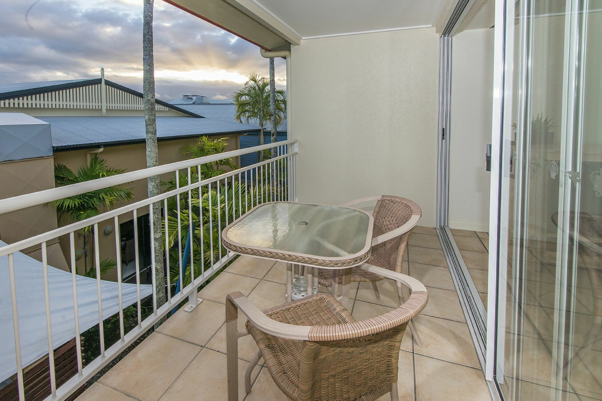 Macrossan House Boutique Holiday Apartments Port Douglas Exterior photo