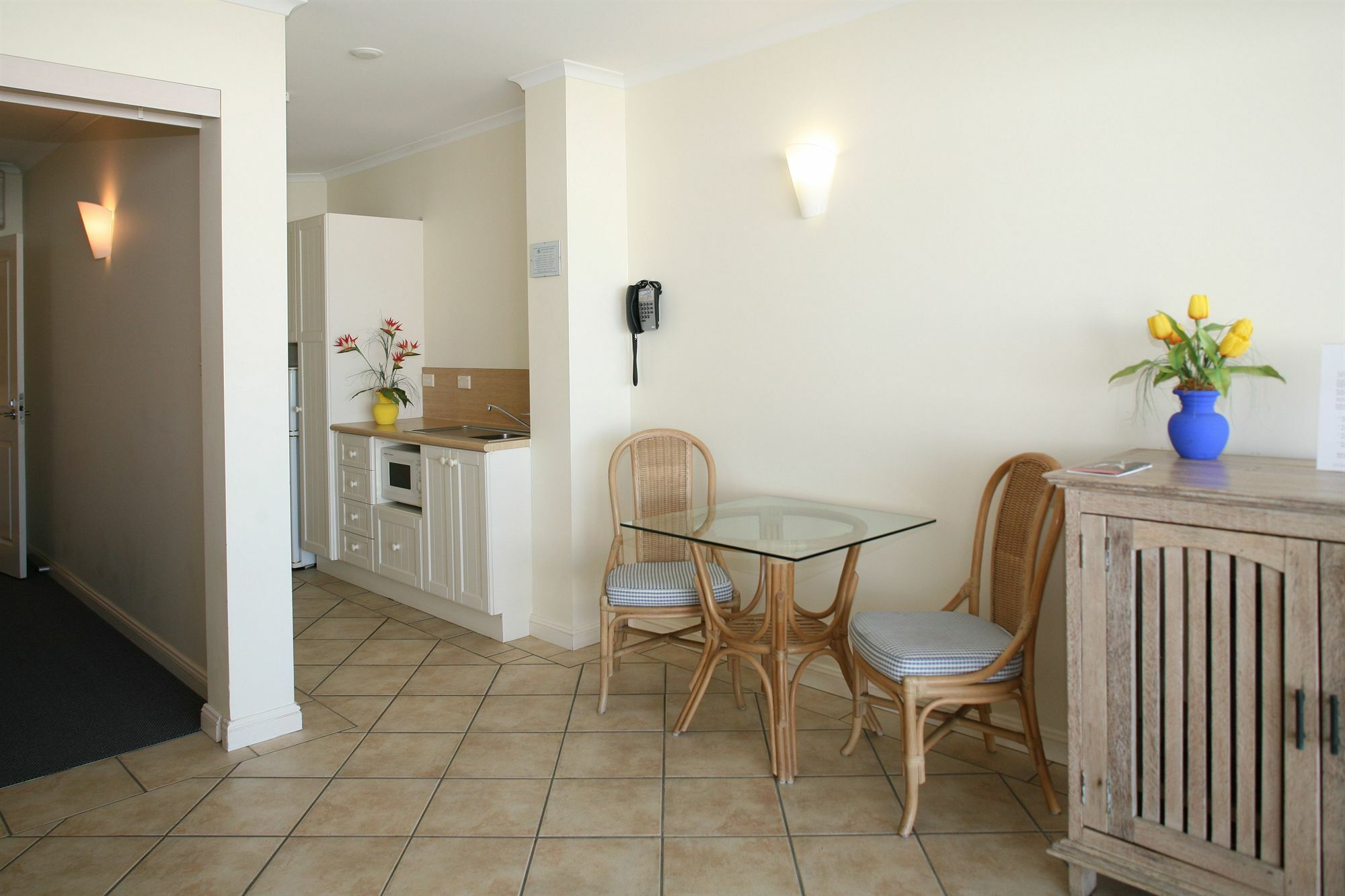 Macrossan House Boutique Holiday Apartments Port Douglas Exterior photo