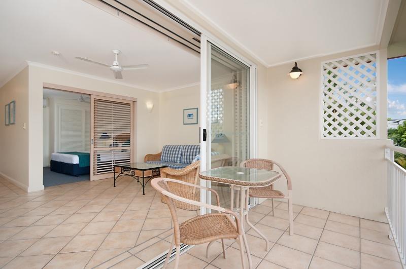 Macrossan House Boutique Holiday Apartments Port Douglas Exterior photo