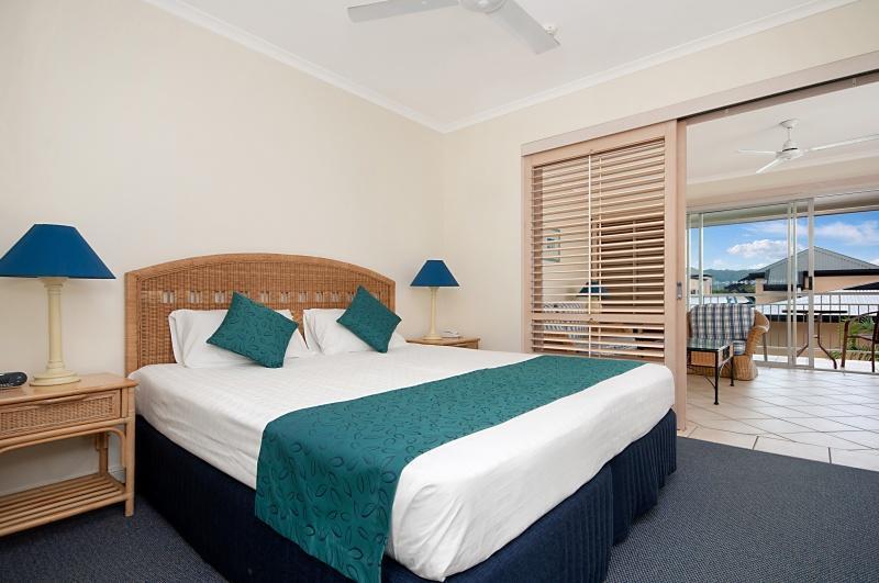 Macrossan House Boutique Holiday Apartments Port Douglas Exterior photo