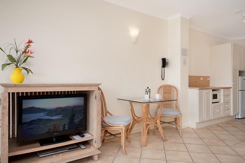 Macrossan House Boutique Holiday Apartments Port Douglas Exterior photo