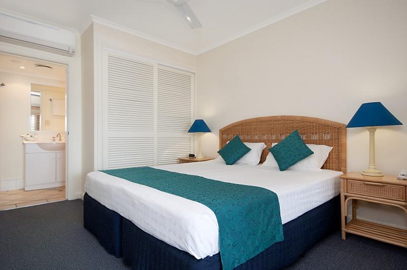 Macrossan House Boutique Holiday Apartments Port Douglas Exterior photo